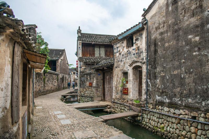 摆动小圆球
