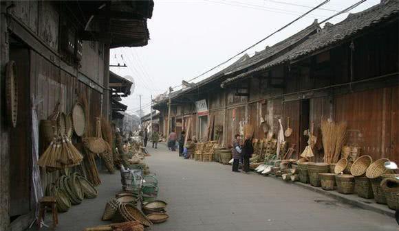 《无间道》老搭档梁朝伟、刘德华再度合作 庄文强：《金手指》的金色是有阴影的